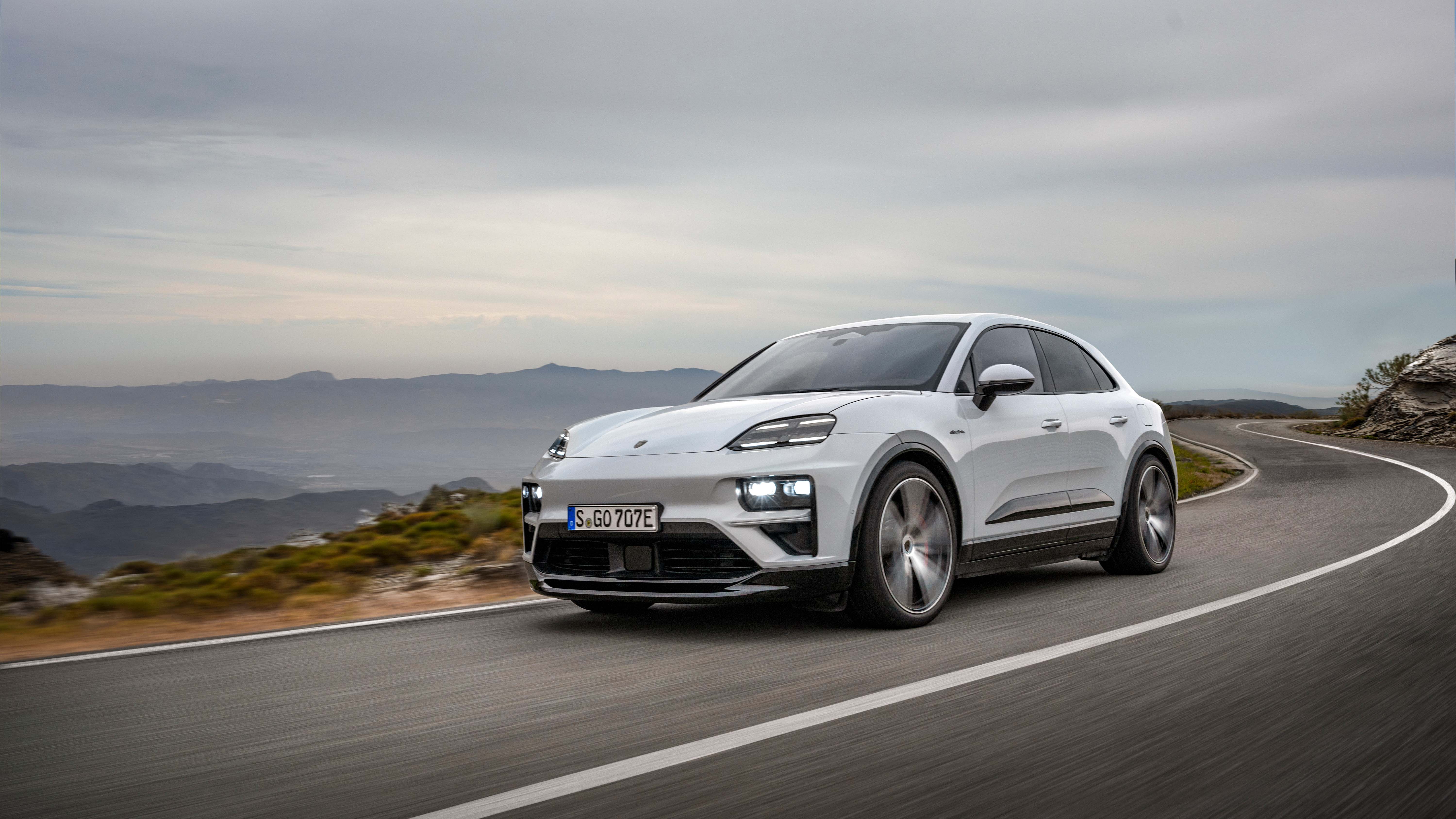 NOVÉ PORSCHE MACAN | nový facelift | model 2024 | novinka oblíbené modely SUV coupé | elektro | super sportovní jízdní vlastnosti | nejmodernější technologie | informace, fotky, videa  | nákup a objednávky online  | autoibuy.com | 